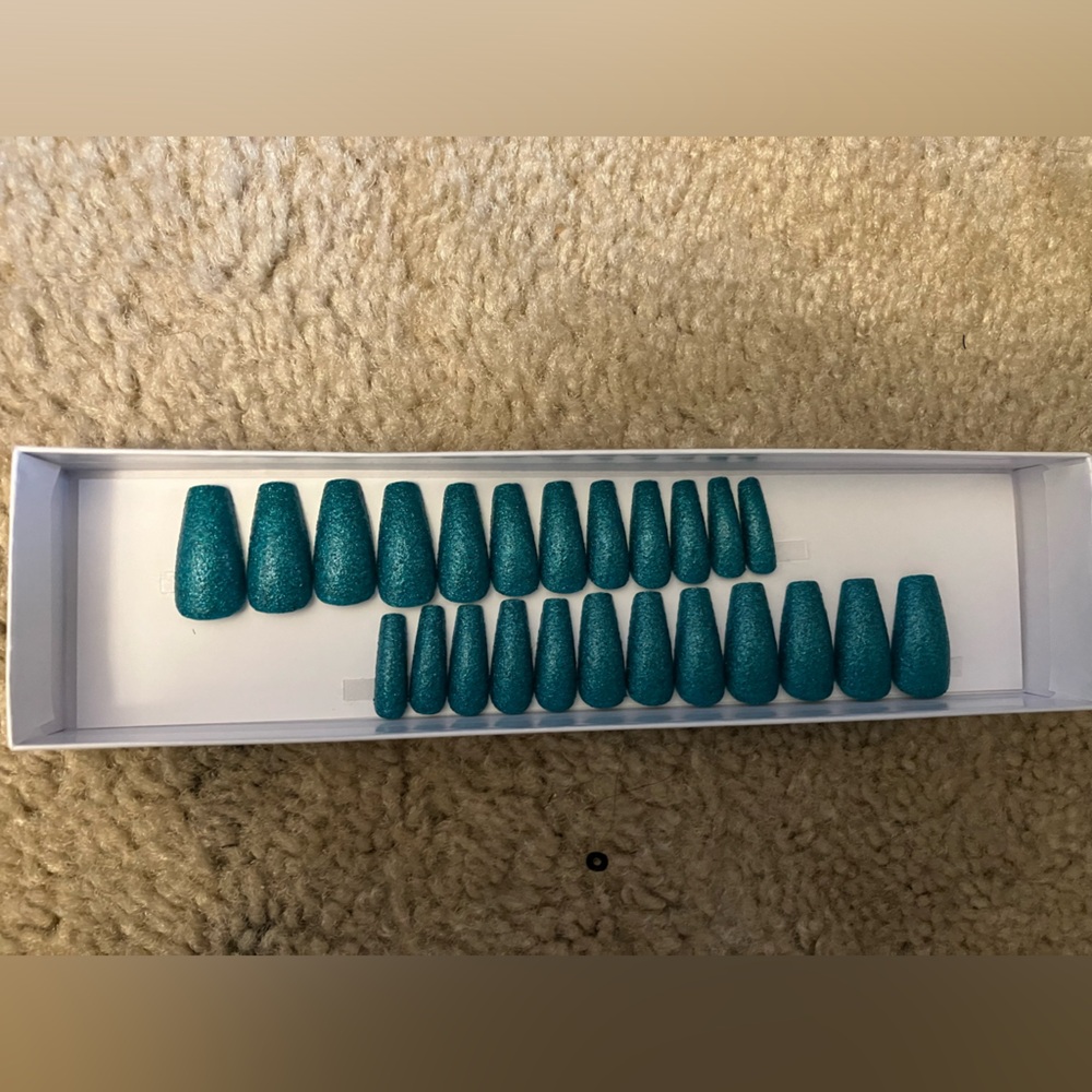 Turquoise Glitter Press Ons